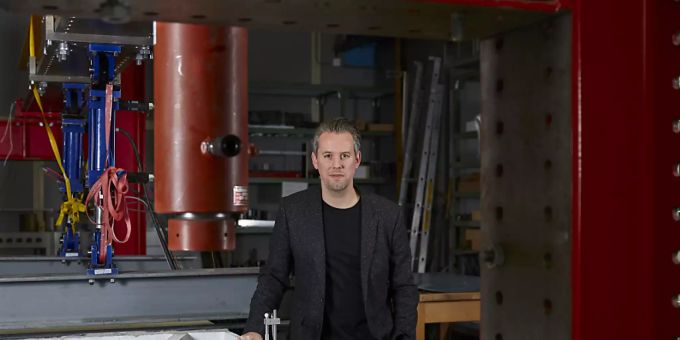 Philippe Block ist einer der Forschenden, deren Projekte letztes Jahr vom Nationalfonds gefördert wurden. Dank seiner computerberechneten Bögen kommen Böden mit 70 Prozent weniger Beton aus. (©snf) schweizerischer nationalfonds snf