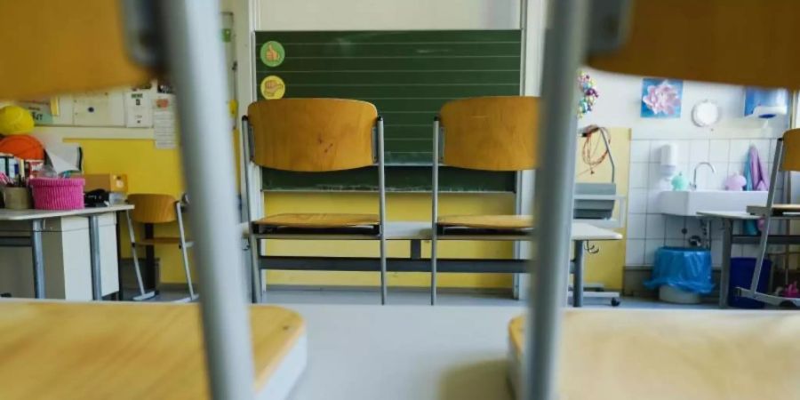 Leerer Klassenraum einer Schule in Baden-Württemberg. Foto: Uwe Anspach/dpa