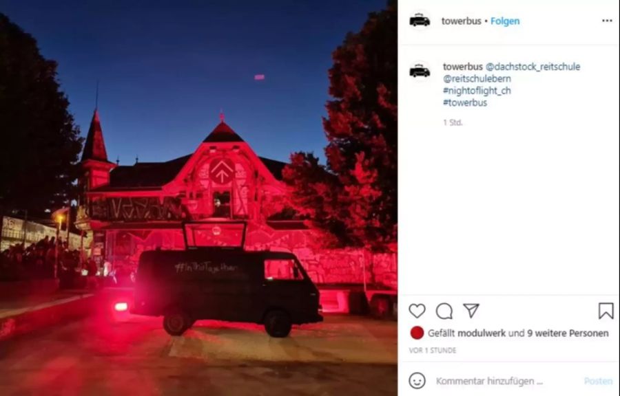 Auch die Reitschule Bern wurde am Montag mit Rot beleuchtet.