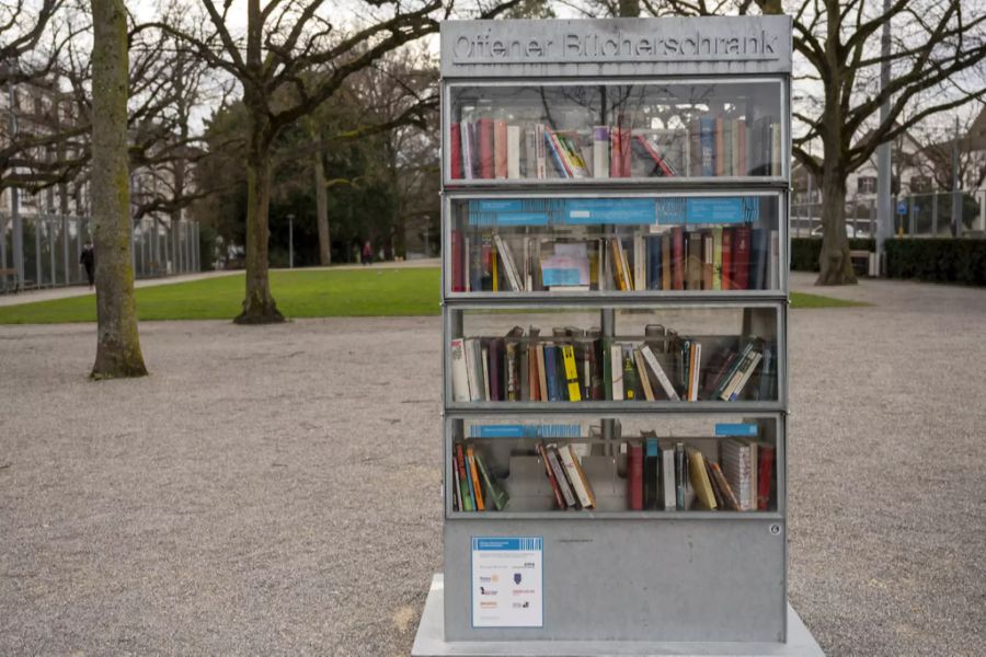 Bücherschrank Bücher spenden