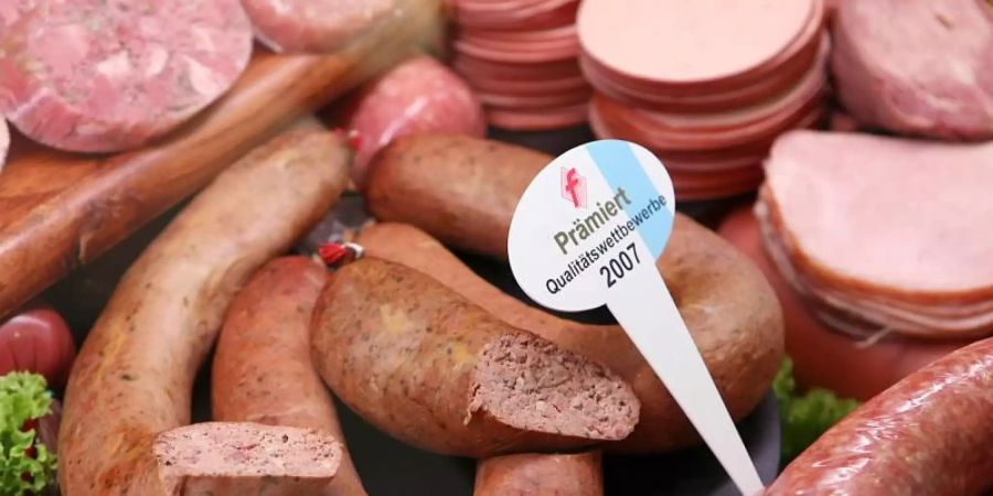 Nicht mehr so gefragt: Salami, Schinken und Wurstwaren. Foto: Oliver Berg/dpa