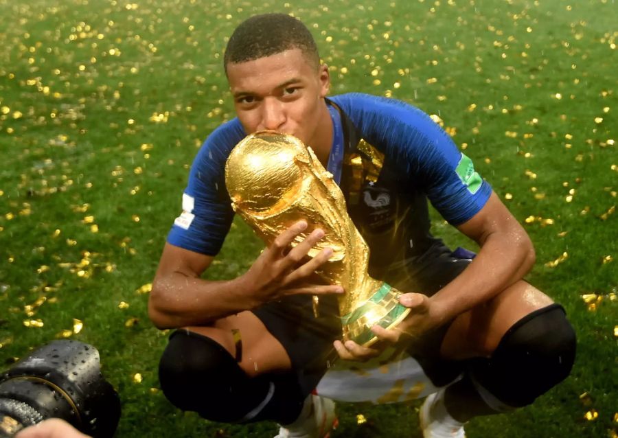 2018 wird Mbappé mit der «Équipe Tricolore» in Russland Weltmeister.