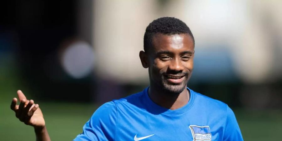 Salomon Kalou setzt seine Fussball-Karriere in Brasilien fort. Foto: Soeren Stache/dpa