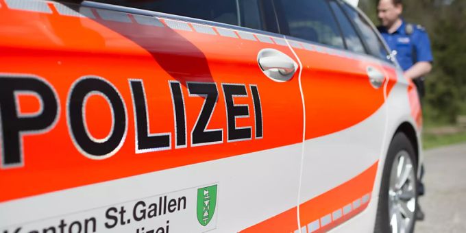 In Bad Ragaz SG ist ein kleines Mädchen von einen Rasenmäh-Traktor überrollt und verletzt worden. (Symbolbild) Bad Ragaz