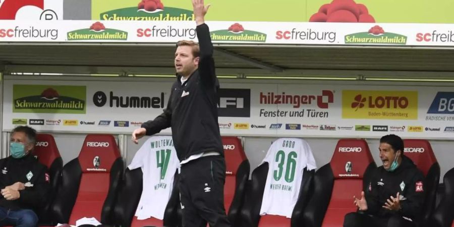 Trainer Florian Kohfeldt feierte mit Werder einen wichtigen Auswärtssieg. Foto: Thomas Kienzle/AFP-Pool/dpa