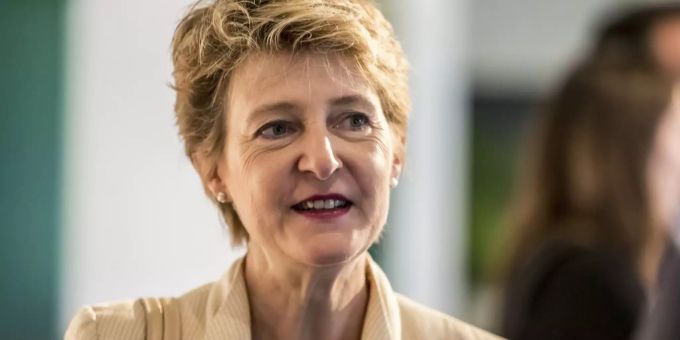 Bundespräsidentin Simonetta Sommaruga rief zu einer digitalen Werbekampagne für Schweizer Ausflugs- und Ferienziel auf. simonetta sommaruga