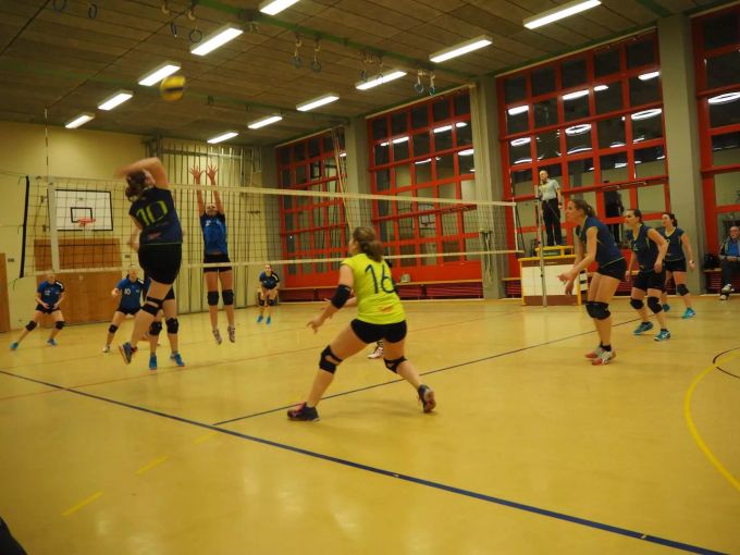 Das Volleyteam im Einsatz im März 2017. SATUS Köniz