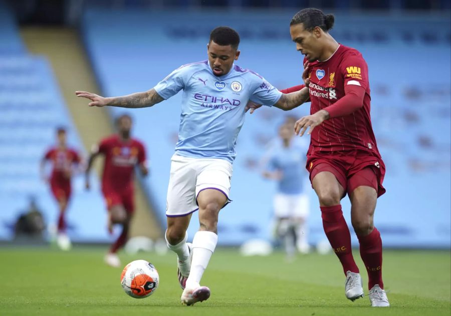 Gabriel Jesus (Manchester City) gegen Virgil van Dijk (Liverpool).