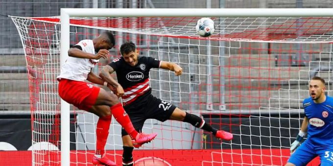 Spektakel in der Bundesliga: Köln gleicht mit einem späten Doppelschlag noch aus. Bundesliga