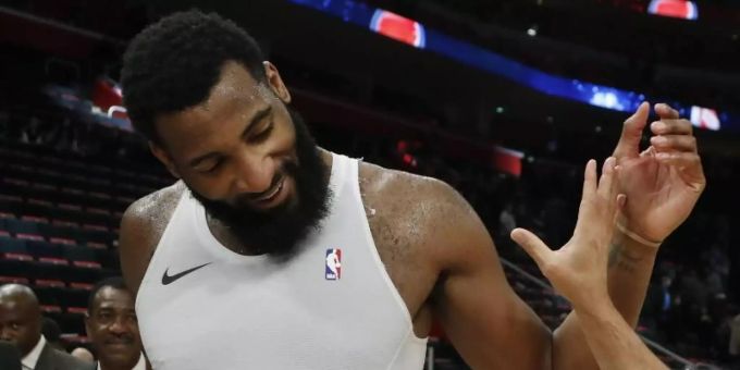 Andre Drummond hat bei einem Restaurantbesuch in Florida 1000 Dollar Trinkgeld gegeben. Foto: Carlos Osorio/AP/dpa Andre Drummond hat bei einem Restaurantbesuch in Florida 1000 Dollar Trinkgeld gegeben. Foto: Carlos Osorio/AP/dpa