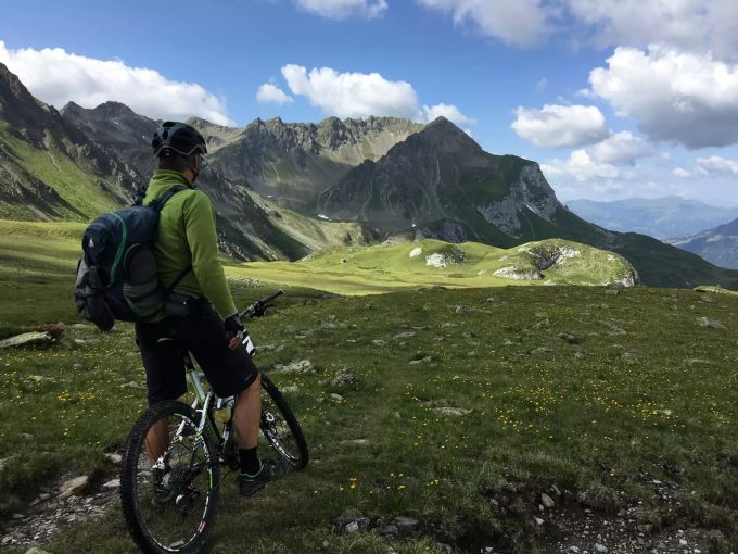 Biken verbrennt viele Kalorien. Biker