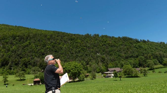 Geschäftsführer und Fluglehrer Markus Suremann begeistert seine Flugschüler.