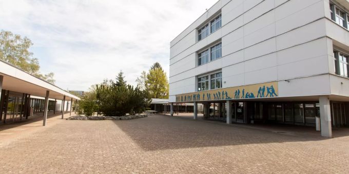 Der Innnehof des Schulhaus Spitz in Kloten. Der Innnehof des Schulhaus Spitz in Kloten.