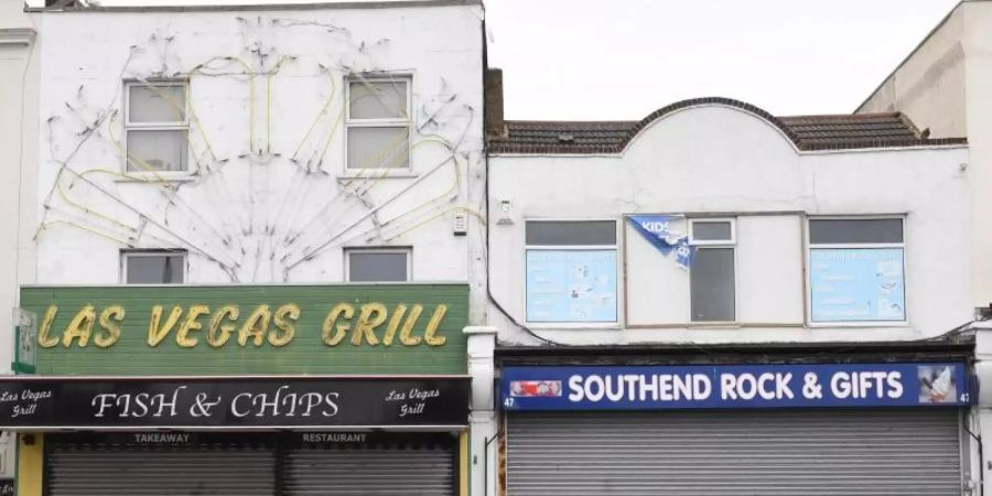 Geschlossene Geschäfte und Restaurants in Southend. Foto: Stefan Rousseau/PA Wire/dpa