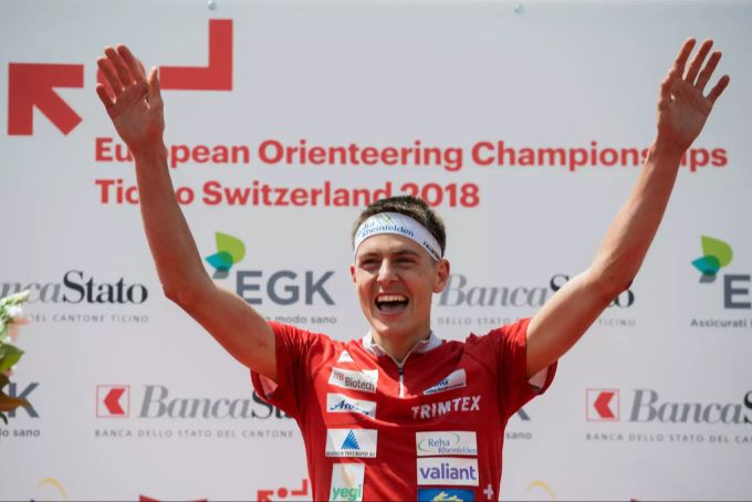 Matthias Kyburz jubelt nach seinem Sieg im Orientierungslauf im Tessin 2018. Matthias Kyburz orientierungslauf