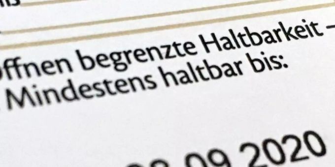 Viele Verbraucher werfen «abgelaufene» Produkte weg, obwohl sie noch länger geniessbar sind. Foto: Kathrin Deckart/dpa Viele Verbraucher werfen «abgelaufene» Produkte weg, obwohl sie noch länger geniessbar sind. Foto: Kathrin Deckart/dpa