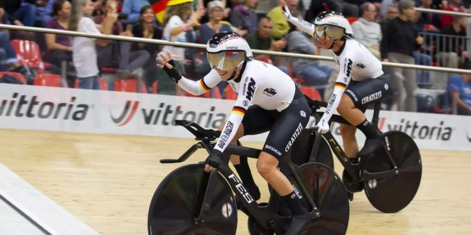 Germany's team with Franziska Brausse, Lisa Brennauer, Mieke Kroger and Laura Sussemilch in action in the women's team pursuit final during the UEC Track Cycling Elite European Championships at the Velodrome Suisse in Grenchen, Switzerland, 06 October 2021. EPA/PETER KLAUNZER Lisa Brennauer