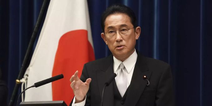 Fumio Kishida, Japans neuer Regierungschef, spricht während einer Pressekonferenz. Fumio Kishida japan