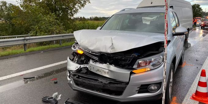 An den Fahrzeugen entstand Sachschaden von über 40'000 Franken. Unfall