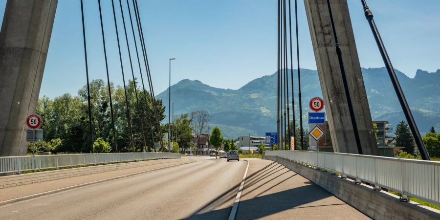 Die Rheinbrücke in Diepoldsau (SG).