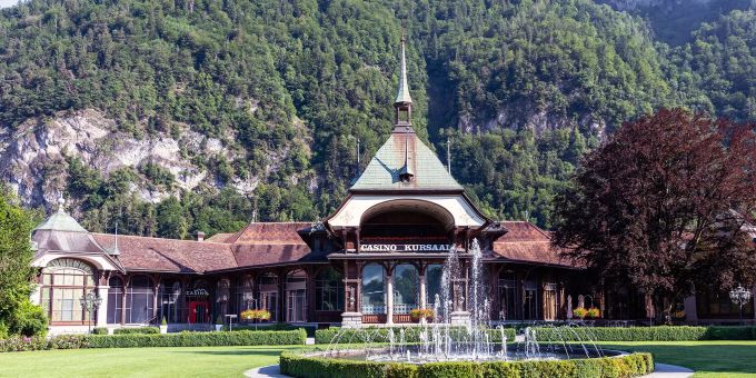Casino und Kursaal an der Strandbadstrasse 44 in Interlaken. Casino und Kursaal an der Strandbadstrasse 44 in Interlaken.