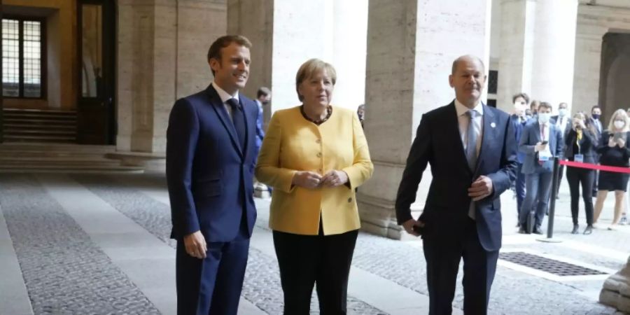 Macron mit Merkel und Scholz