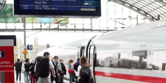 Bis zum Jahr 2030 sollen die grössten Städte im Halbstundentakt verbunden sein. Foto: Carsten Koall/dpa Bis zum Jahr 2030 sollen die grössten Städte im Halbstundentakt verbunden sein. Foto: Carsten Koall/dpa