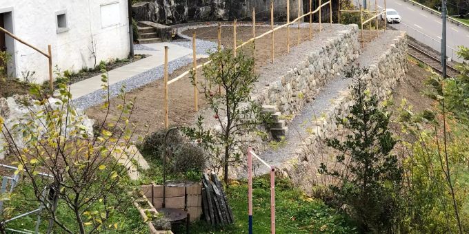 Gemeinde - Neue Stützmauern fürs «alte» Gemeindehaus in Sattel