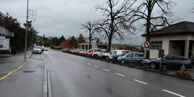 Vor Schulhaus - Elfjähriger in Zollikon ZH von Auto angefahren