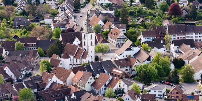 Die Kirche Sankt Arbogast in Muttenz aus Vogelperspektive. Die Kirche Sankt Arbogast in Muttenz aus Vogelperspektive.