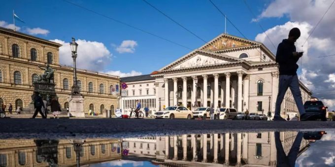 Die bayerische Staatsoper. Foto: Peter Kneffel/dpa Die bayerische Staatsoper. Foto: Peter Kneffel/dpa