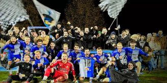 Fussball - Der FC Sarmenstorf feiert beim FC Lenzburg die Wintermeisterschaft