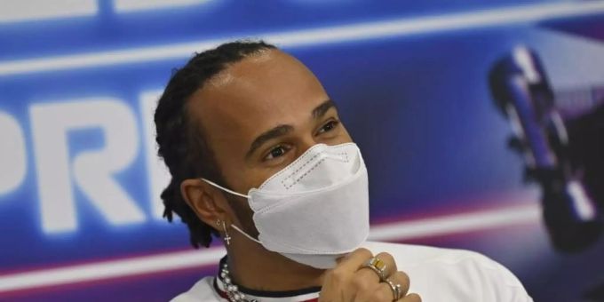 Ist sich der schwierigen Menschenrechtslage in Katar bewusst: Lewis Hamilton. Foto: Andrej Isakovic/AFP POOL/AP/dpa Ist sich der schwierigen Menschenrechtslage in Katar bewusst: Lewis Hamilton. Foto: Andrej Isakovic/AFP POOL/AP/dpa