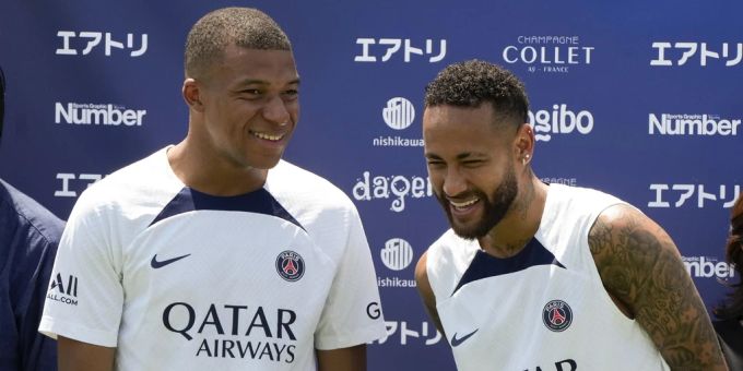 Mbappé und Neymar gehören zu den besten Fussballern der Welt und spielen beide bei PSG in der Ligue 1. Neymar Mbappé Ligue 1