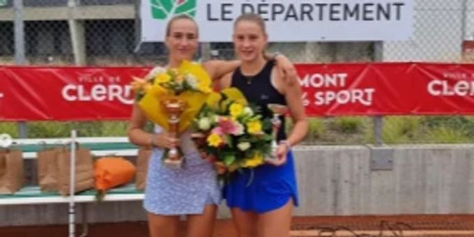 Anina Lanz (r.) gewinnt beim Juniorenturnier in Clermont-Ferrand (FR) die Doppel-Konkurrenz und stand auch im Einzelfinal. Anina Lanz Swiss Tenis