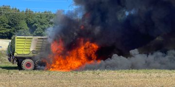 Beromünster: Maishäcksler fängt Feuer