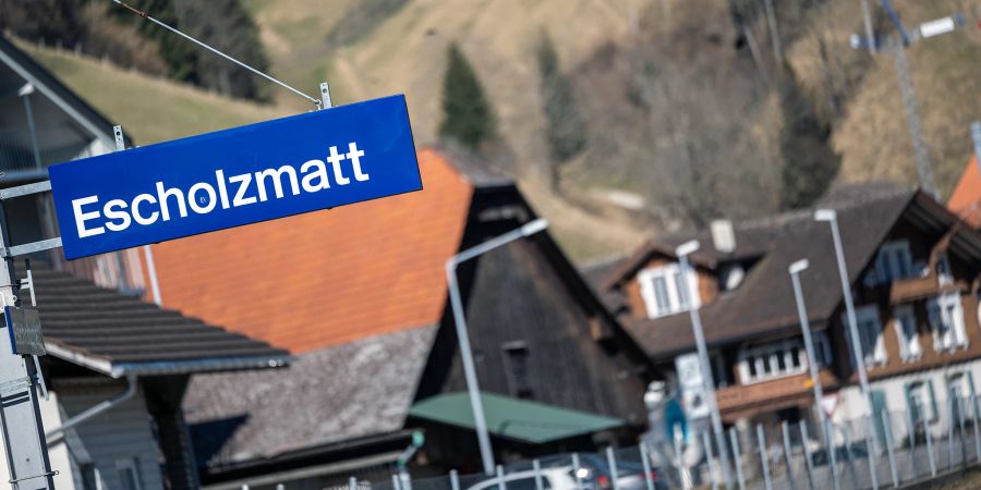 Ortstafel Escholzmatt beim SBB Bahnhof in Escholzmatt.