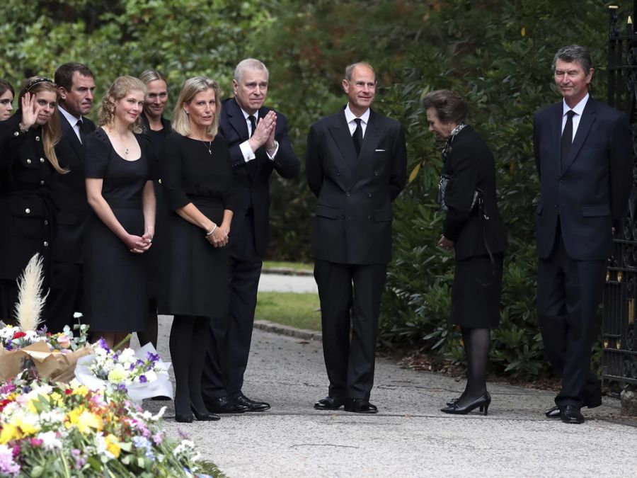 Mitglieder der Königsfamilie nehmen Abschied von Queen Elizabeth II.