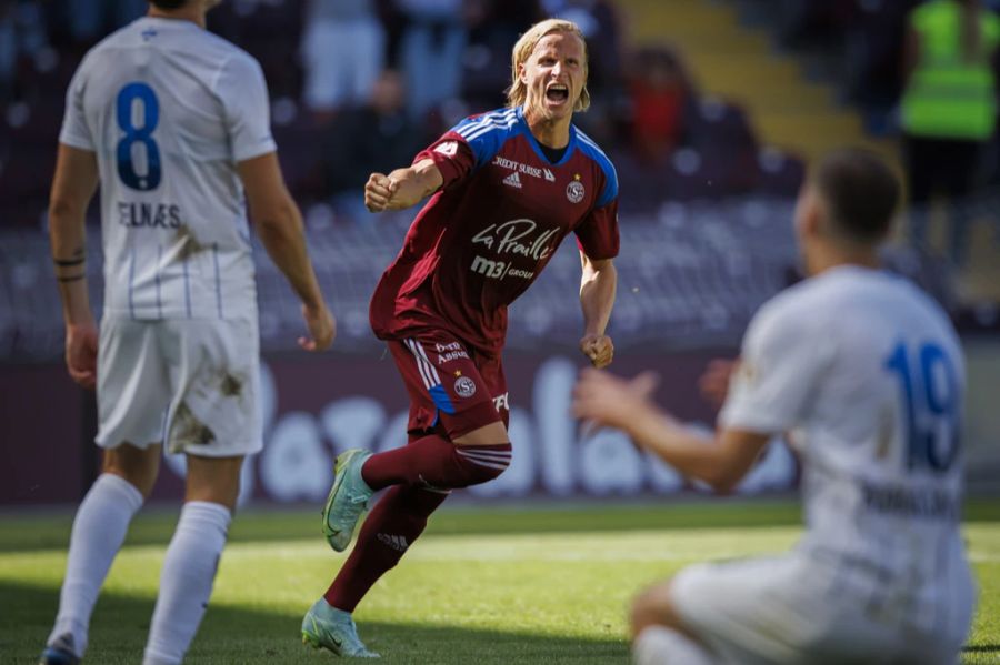 Moritz Bauer markiert noch vor der Pause die Führung für die Hausherren.