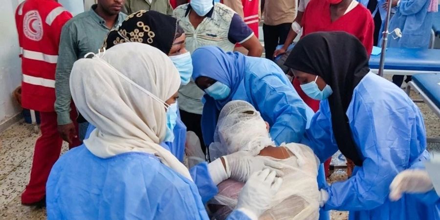 Behandlung von Verletztem in Sebha