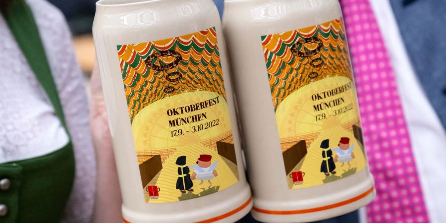 Der diesjährige Wiesn-Masskrug wurde präsentiert. Das Oktoberfest soll vom 17. September bis 3. Oktober stattfinden.