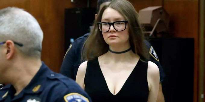 Anna Sorokin - Hochstaplerin provoziert vor Gericht mit Luxuskleidern