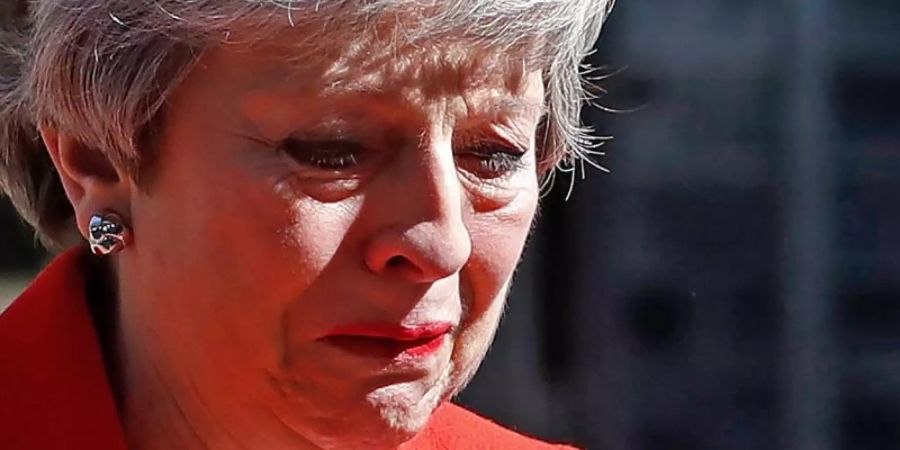 Kämpft mit den Tränen: Theresa May verkündet sichtlich bewegt ihren Rücktritt am 7. Juni. Foto: Alastair Grant/AP