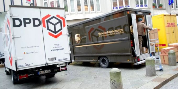 Transportwagen von Logistikfirmen Transportwagen von Logistikfirmen