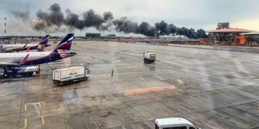 Moskau Flughafen Flugzeug Brand