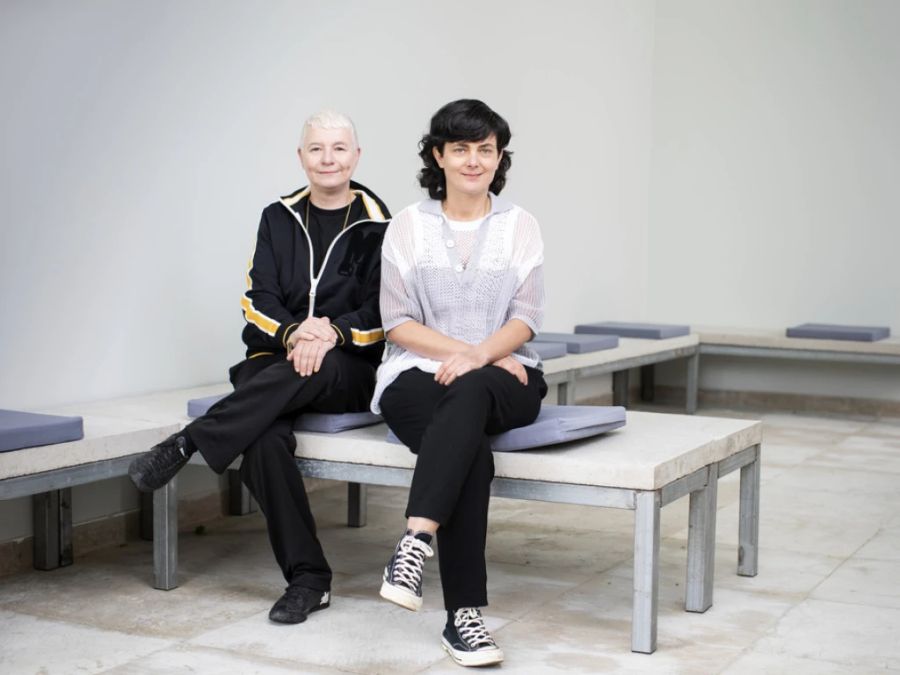 Das Künstlerinnenduo Pauline Boudry (rechts) und Renate Lorenz verwandelt den Schweizer Pavillon an der diesjährigen 58. Kunstbiennale in Venedig in eine filmische Installation.