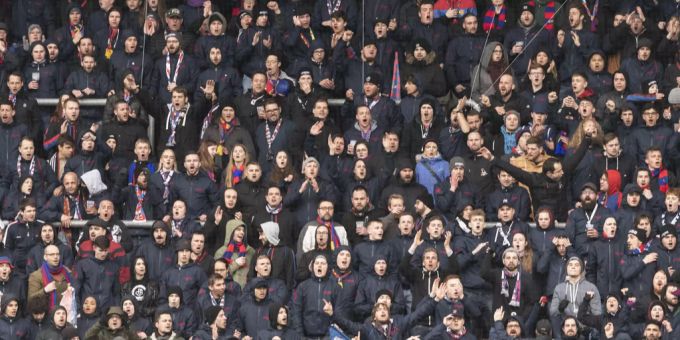 Sie sorgten mit ihrer Ticket-Aktion für Rummel – Die Fans des FC Basel in der Muttenzerkurve. Fans vom FC Basel