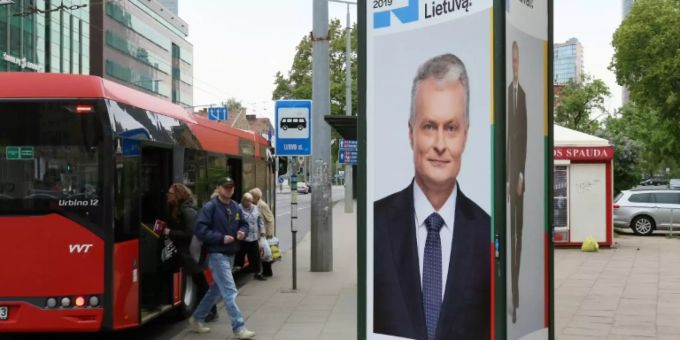 Ein Wahlplakat von Gitanas Nauseda Ein Wahlplakat von Gitanas Nauseda