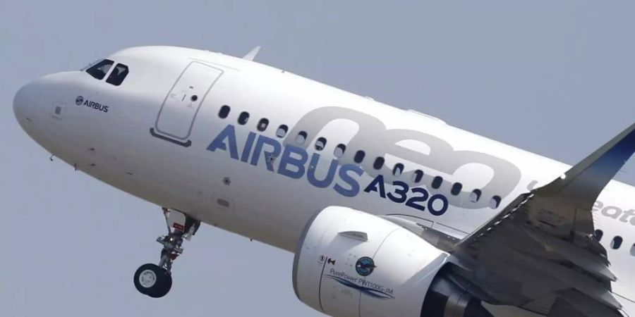 Der indische Billigflieger IndiGo hat 300 Flugzeuge der Airbus-Modellfamilie A320neo geordert. Foto: Guillaume Horcajuelo/epa/dpa