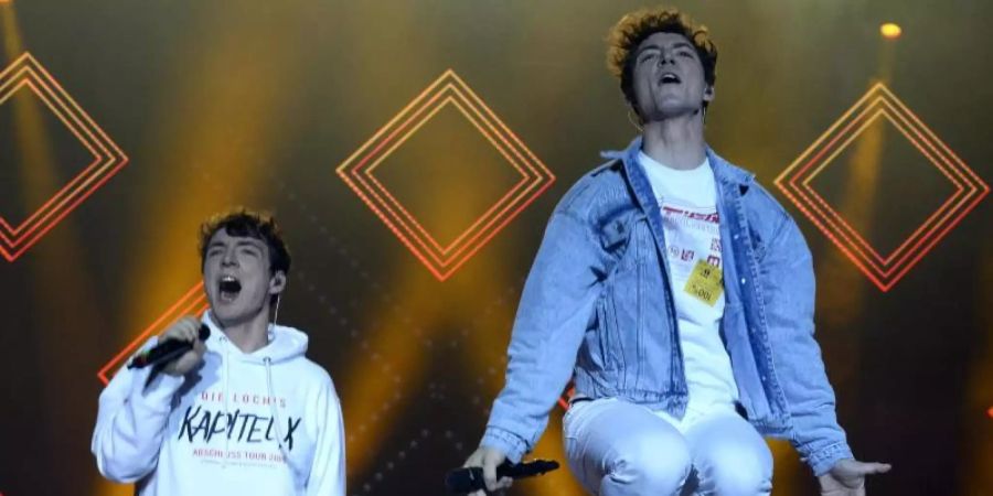 Die YouTube-Stars Heiko und Roman Lochmann verabschieden sich in der Dortmunder Westfalenhalle von ihren Fans - erstmal. Foto: Roberto Pfeil